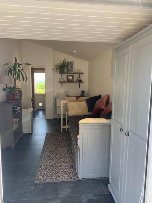 The Garage Getaway Apartment Glastonbury Ngoại thất bức ảnh