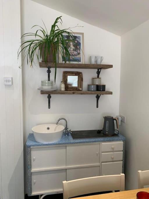 The Garage Getaway Apartment Glastonbury Ngoại thất bức ảnh